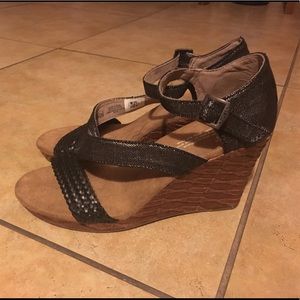 TOMS WEDGES